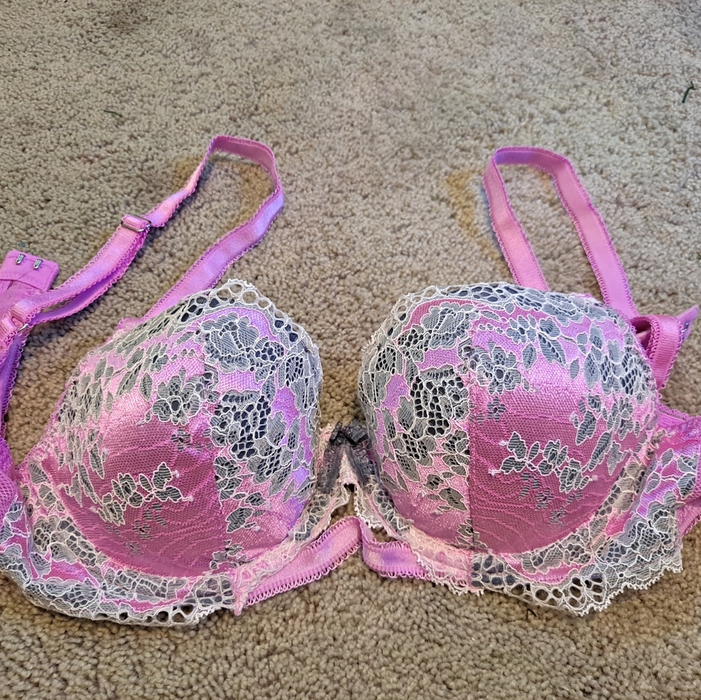 Victoria's Secrets Dream Angels Lined Demi 34B Silky Purple Lace Bra